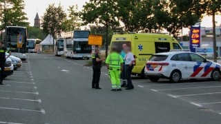 Verkeersregelaar aangereden bij station in Rijssen