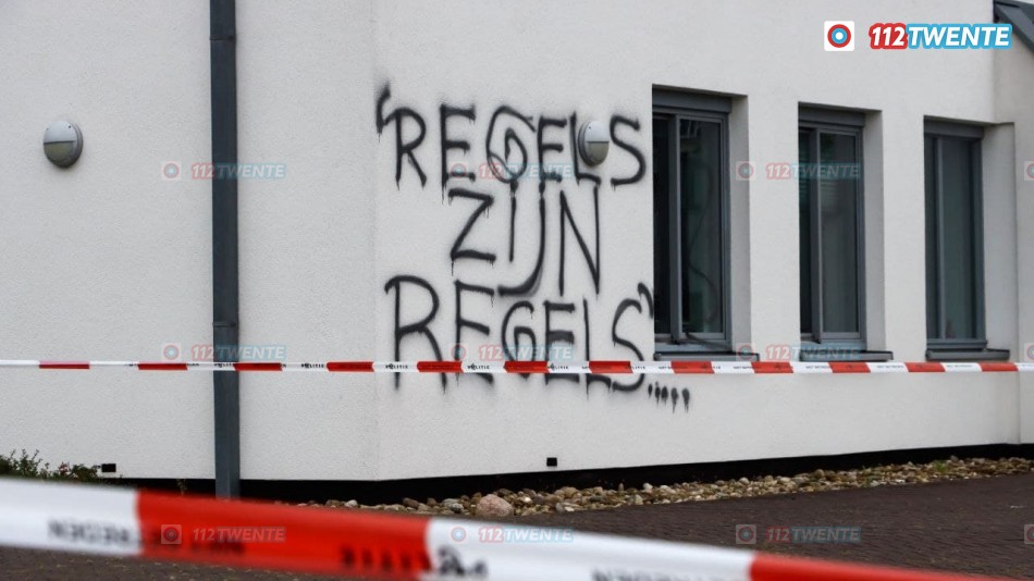 Politie onderzoekt brandstichting bij pand woningbouwvereniging in Enschede