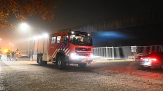 Hulpdiensten rukken uit na meldingen van zwaar vuurwerk in Wierden
