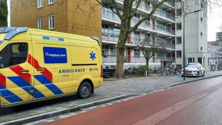 Meisje van de fiets geduwd door passagier van auto in Enschede