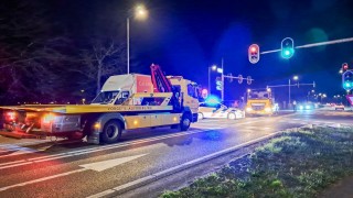 Auto's botsen op de Haaksbergerstraat in Enschede