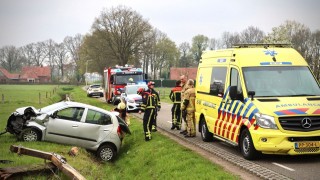 Automobilist schiet weiland in bij Deurningen