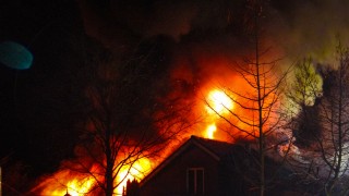 Zeer grote uitslaande brand bij bakkerij in Hengevelde