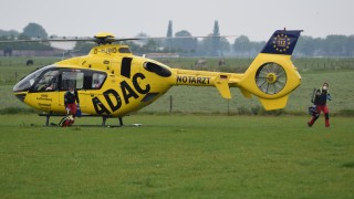 Traumahelikopter ingezet na val door dak in Vroomshoop