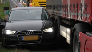 Auto botst met vrachtwagen op de A35 bij Almelo