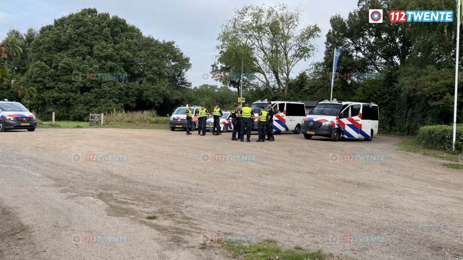 Steekincident Schelfhorstpark Almelo: arrestatieteam doet inval, ME opgeroepen, politiehelikopter ingezet