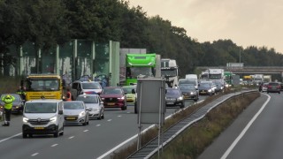 Auto's afgesleept na aanrijding op de A35 bij Enschede