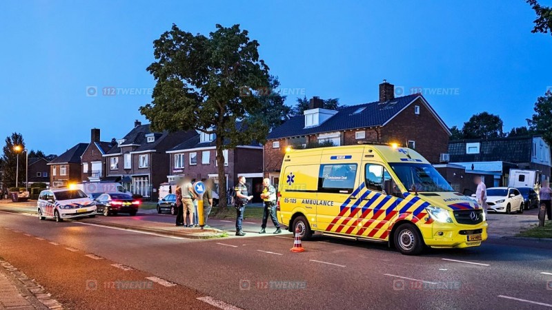 Man (74) overleden na aanrijding in Enschede, bestuurder meldt zich