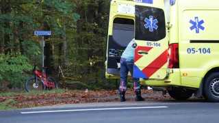 Mountainbiker met spoed naar het ziekenhuis na ongeval in Markelo