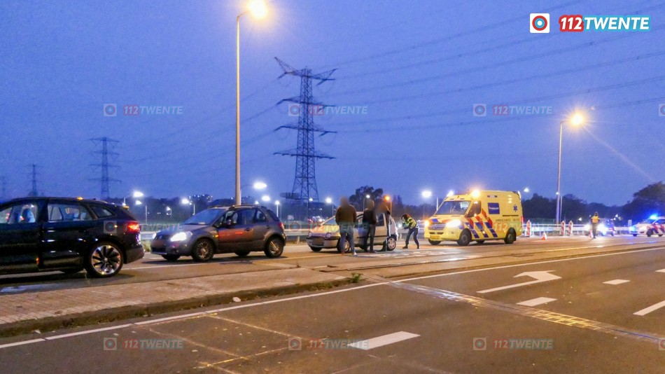 Drie aanrijdingen zorgen voor files tijdens avondspits in Enschede, één gewonde