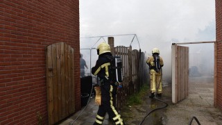 Brand achter woning in Aadorp