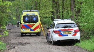 Mountainbiker gewond bij val in het bos bij Hellendoorn
