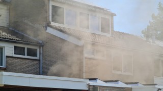 Rookontwikkeling bij woningbrand in Enschede