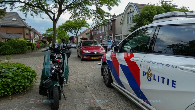 Jongens slaan op de vlucht na opnieuw een aanrijding met een deelscooter in Enschede