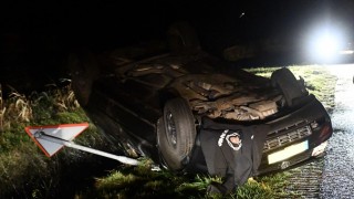 Auto op de kop bij ongeval in Vriezenveen