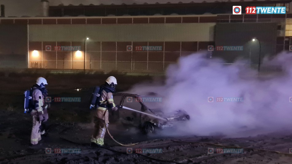 Hulpdiensten druk met branden in Twente, drie auto's uitgebrand in Enschede