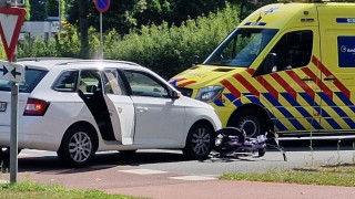 Snorfietser gewond bij aanrijding in Hengelo