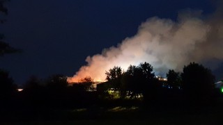Zeer grote brand bij houtbedrijf in Daarlerveen