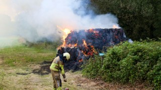 Meerdere hooibalen in brand in Losser