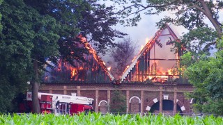 Grote brand verwoest monumentale panden in Enschede