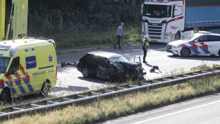 Opnieuw aanrijding op de A1 bij De Lutte, weg dicht