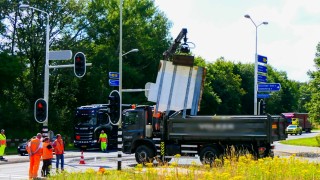 Vrachtwagen verliest drank op de N35 bij Enschede