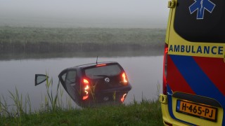 Automobilist raakt te water in Westerhaar