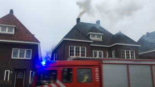 Flinke rookontwikkeling bij schoorsteenbrand in Enschede