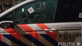 Politieauto vernield in Saasveld, politie zoekt dader