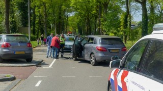 Drie auto's botsen op de Zuid Esmarkerrondweg in Enschede