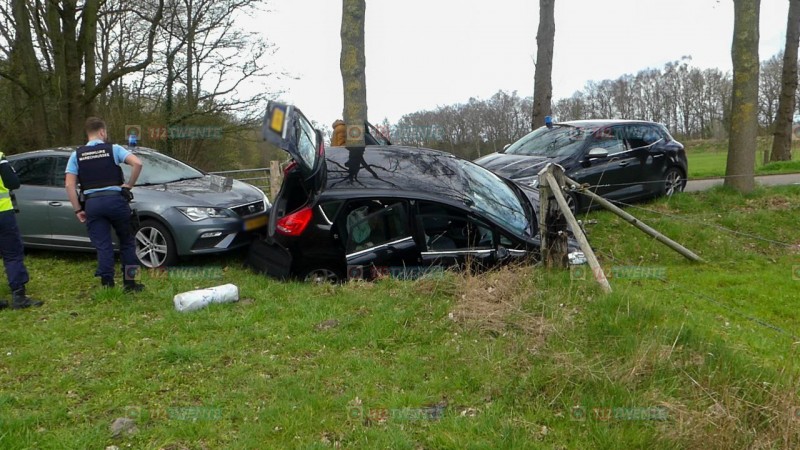 Crash na wilde achtervolging van gestolen auto door Enschede en Glanerbrug: drie aanhoudingen