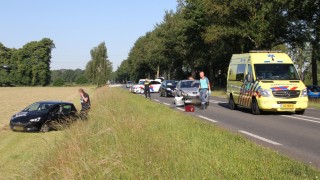 Drie auto's botsen op de N350 bij Rijssen, &eacute;&eacute;n gewonde