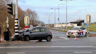 Twee auto&rsquo;s total loss bij aanrijding in Oldenzaal