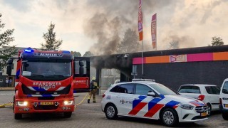 Rookontwikkeling bij brand in winkelpand Almelo