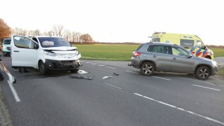 Voertuigen afgesleept na aanrijding op de N751 bij Wierden
