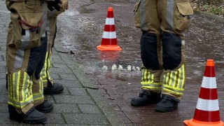 Brandweer rukt uit voor rioolprobleem op De Essen in Oldenzaal