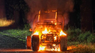 Buggy gaat in vlammen op in Rijssen