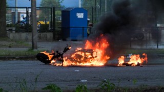 Scooter gaat in vlammen op in Enschede