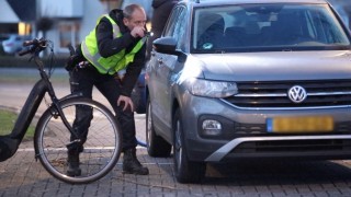 Vrouw gewond bij ongeval in Oldenzaal, politie doet onderzoek