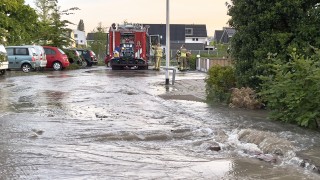 Waterleidingbreuk bij schuurbrand in Oldenzaal