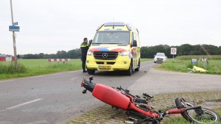 Bromfietser gewond bij aanrijding in Wierden