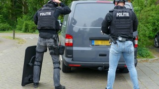 Ondersteuningsgroep Politie houdt persoon aan in Enschede