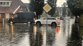 UPDATE: Hevig onweer trekt over de regio: woning onbewoonbaar en straten onder water