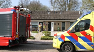 Accu ontploft in Wierden, vrouw naar het ziekenhuis