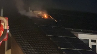 Woningbrand in Glanerbrug, brandweer schaalt op naar middelbrand