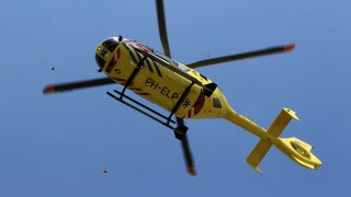 Wielrenner zwaar gewond bij aanrijding in Markelo, traumahelikopter opgeroepen
