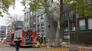 Grote brand flatgebouw Nijverdal, konijn gered