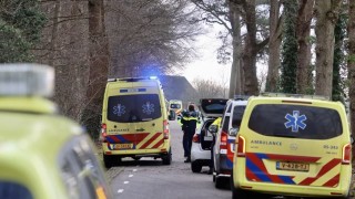 Wandelaar overleden bij aanrijding in Weerselo, tweede wandelaar zwaargewond