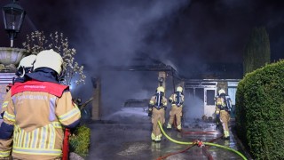 Grote brand bij woning in Wierden