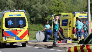 Motorrijder overleden na ernstige aanrijding op de N738 bij Deurningen